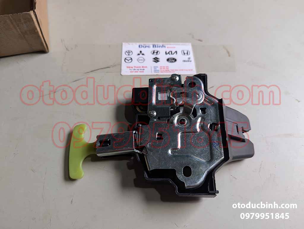 Ổ khoá ngậm cốp sau Toyota Camry 08