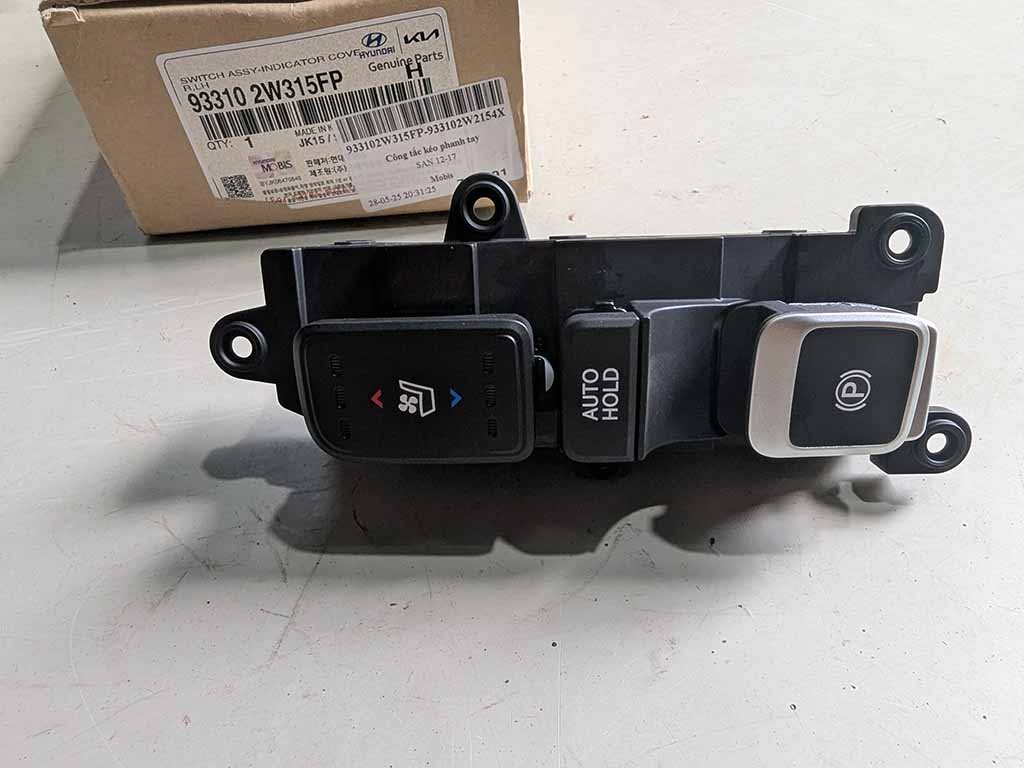 Công tắc phanh tay điện tử Hyundai Santafe 2012-2019