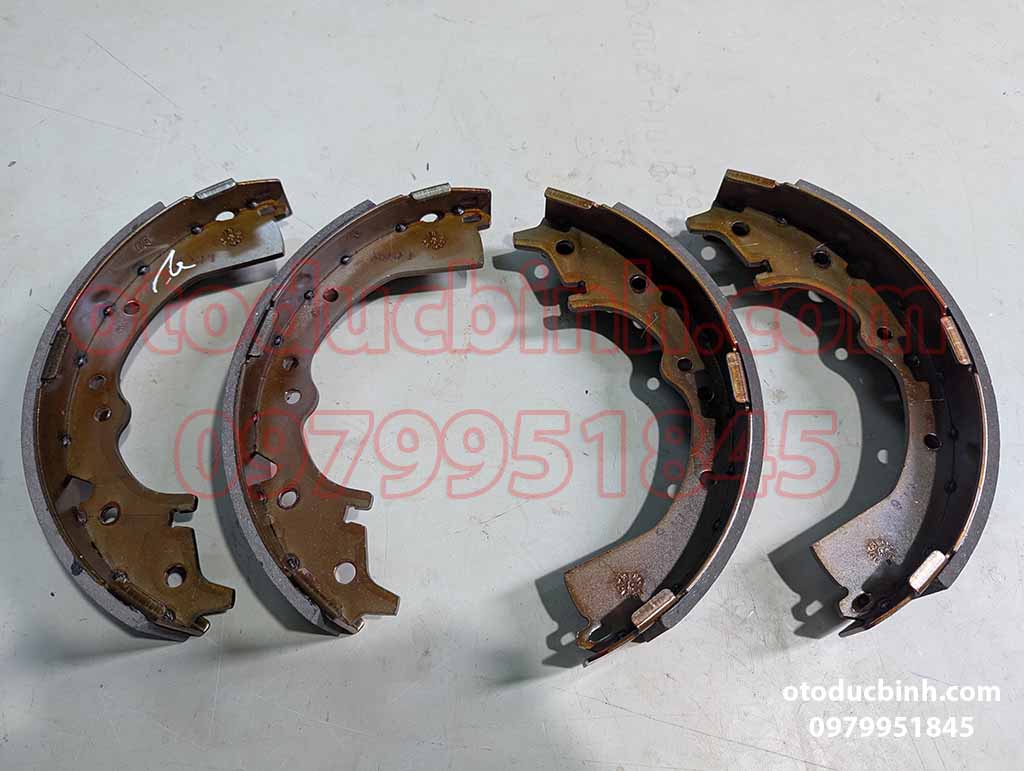 Guốc phanh sau Toyota Crown YS132 - JZS133