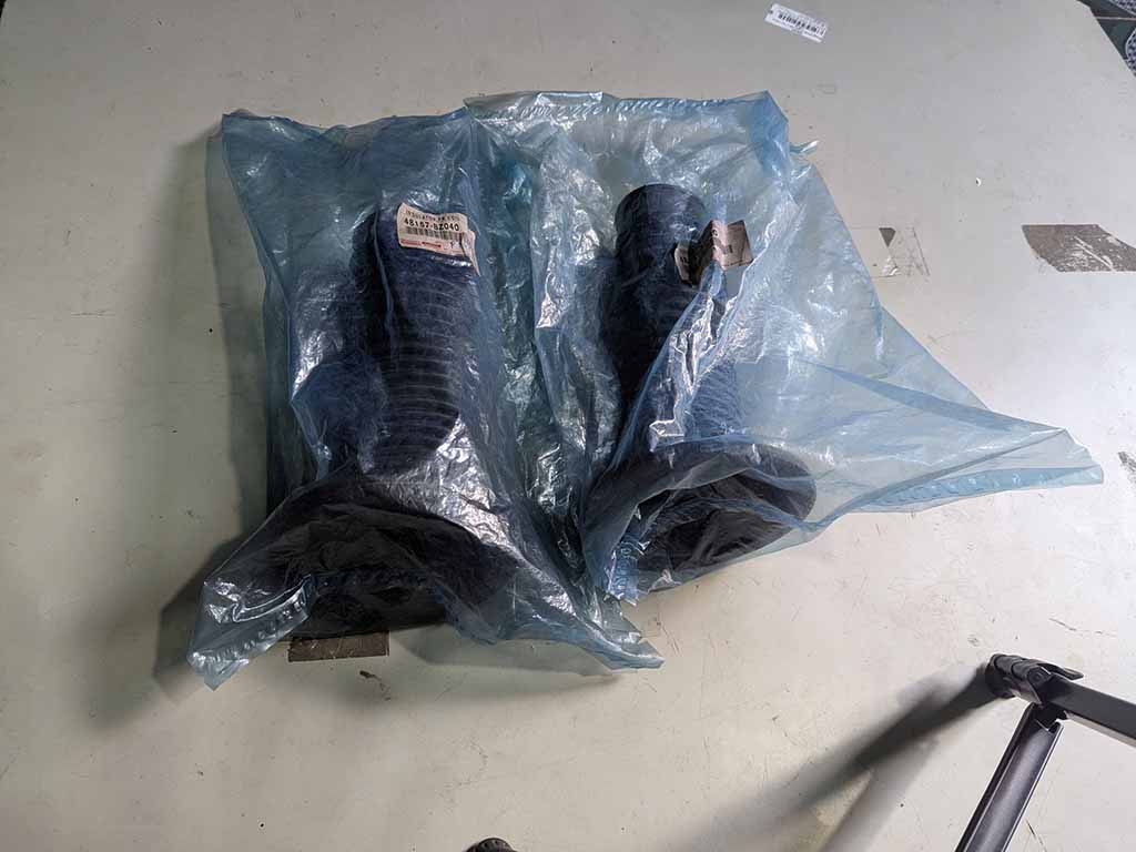 Chụp bụi giảm xóc trước Toyota Avanza 2015-2022