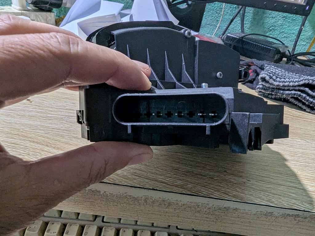 Ổ khoá ngậm cửa sau BT50 13-19, Ranger 12-22 sau 4 giắc