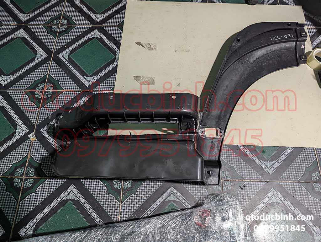 Vè chắn lốp Howo 2008