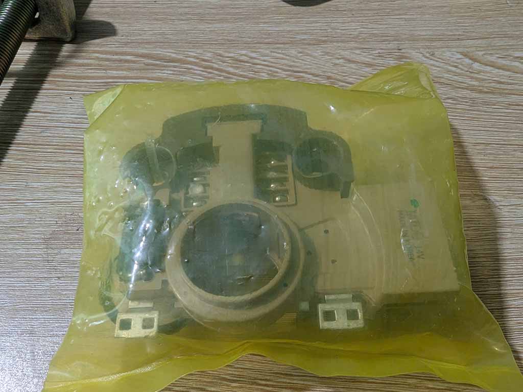 Ic máy phát Nissan Sunny ( 4 giắc )