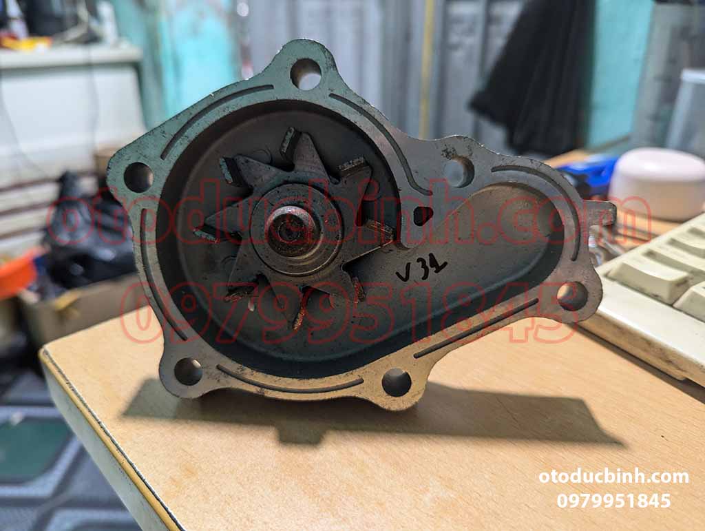 Mô tơ bơm nước Nissan Maxima 3.0 VG30 99-07, Bluebird, U11 85-94 , Cedric 3.0 VG30 1991-2012