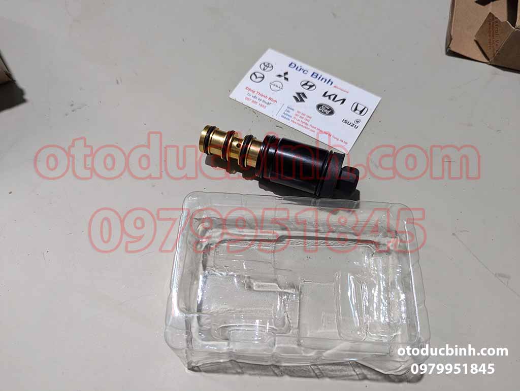 Van đít lốc Toyota Yaris