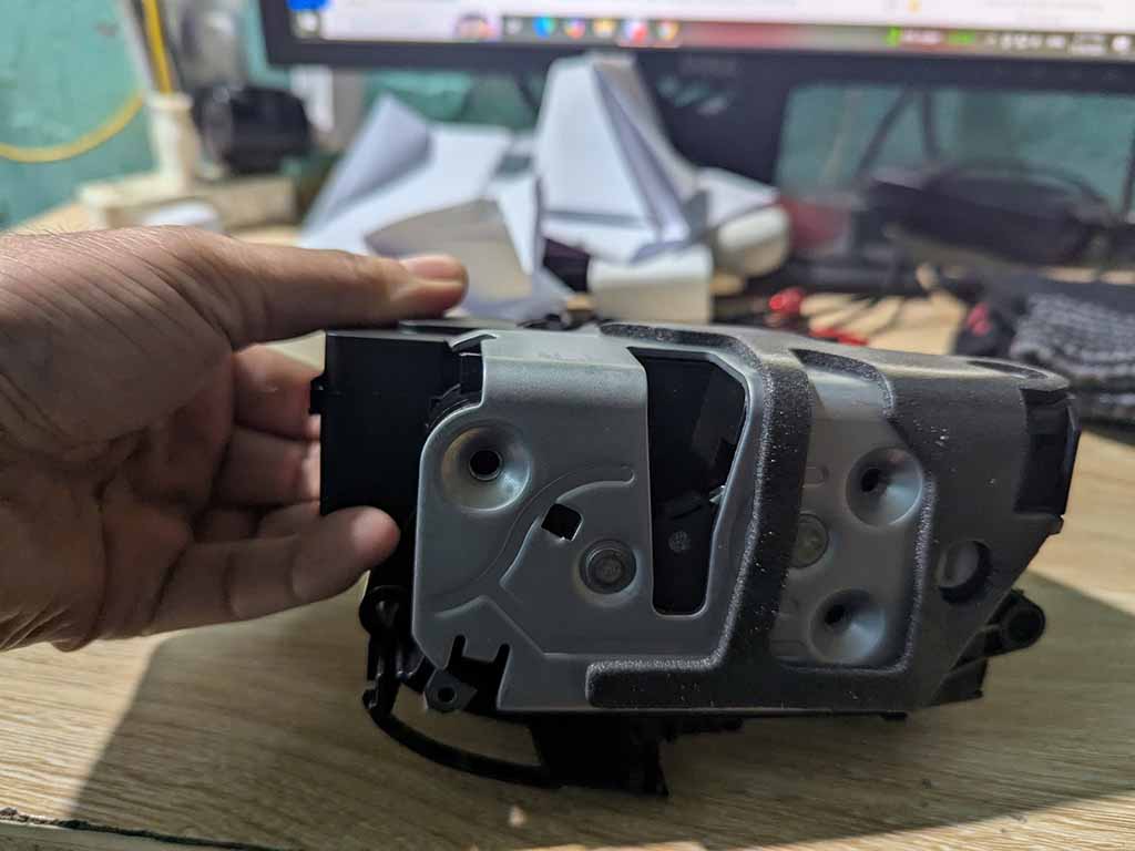 Ổ khoá ngậm cửa sau BT50 13-19, Ranger 12-22 sau 4 giắc AB39A26413CB