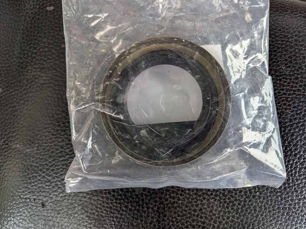 Phớt láp cầu sau Hyundai Terracan