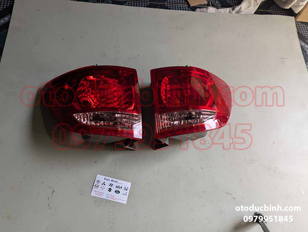 Đèn hậu miếng ngoài Fortuner 2009-2011 quốc tế