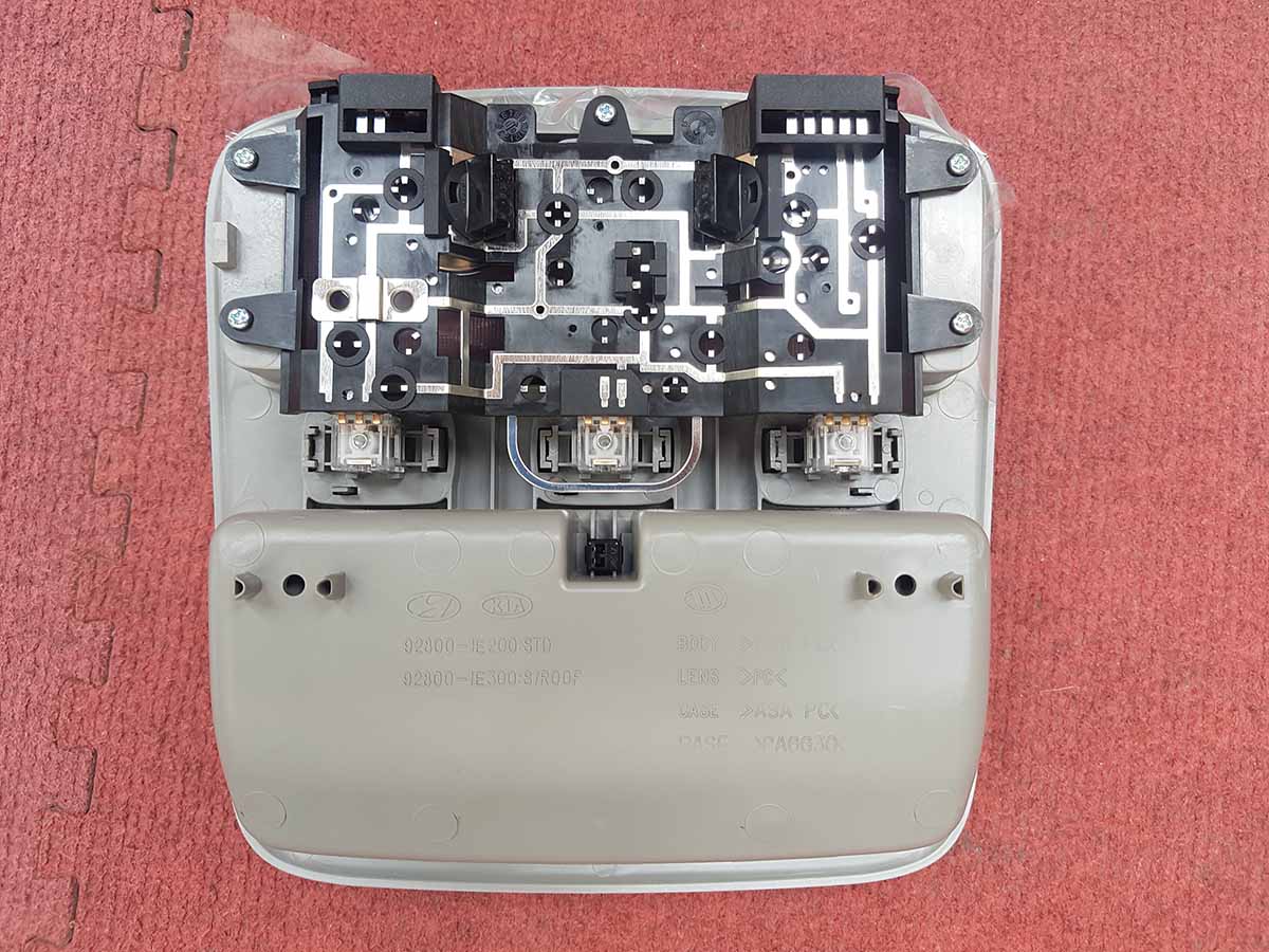 Đèn trần trước Hyundai Verna 928001e000qs 928001e200qs