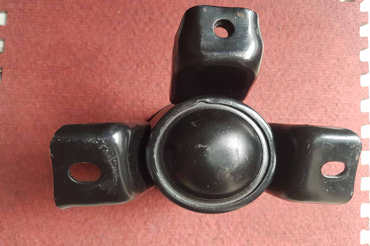 Chân đầu máy Toyota Camry 2.2 1992-2001 12361-74241