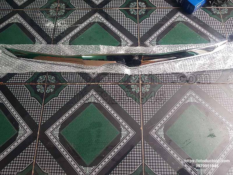 Nẹp mạ nắp capo Toyota Innova 57710k230