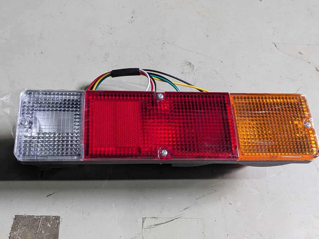 Đèn hậu Suzuki Carry 750kg đời mới