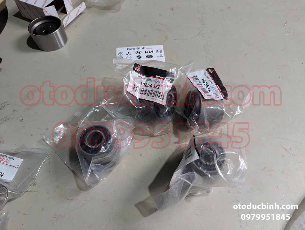 Cao su càng A trên Mitsubishi Pajero V45