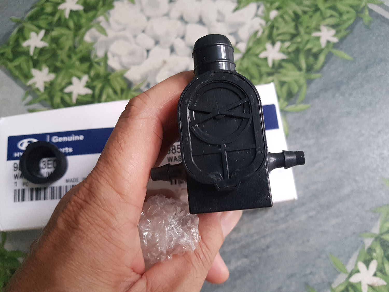 Bơm nước rửa kính i10 2015 985103E000