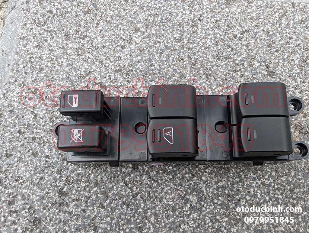 Công tắc nâng kính tổng Nissan Navara 2004-2015 |