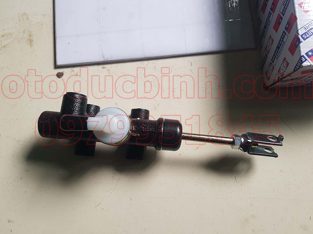 Tổng côn trên Toyota Hiace