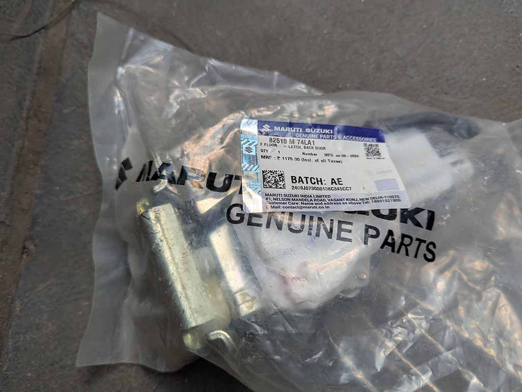 Ổ khoá ngậm cốp sau Suzuki Swift 2013-2017 82510M74LA1
