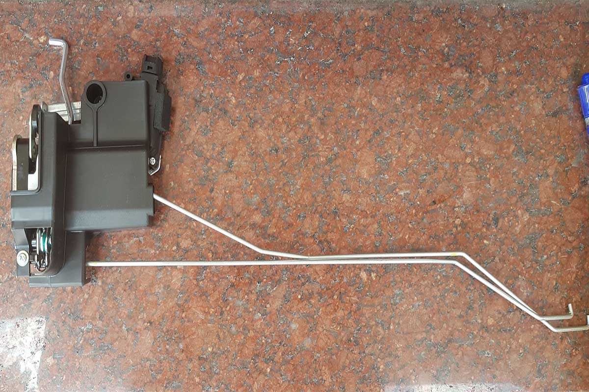 Ổ khoá ngậm cánh cửa Kia Bongo 3 813104e020  81310-4e020