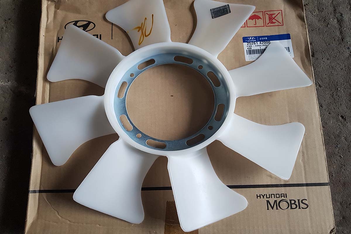 Cánh quạt động cơ Hyundai 1.25 tấn, Porter 2, Starex , Libero