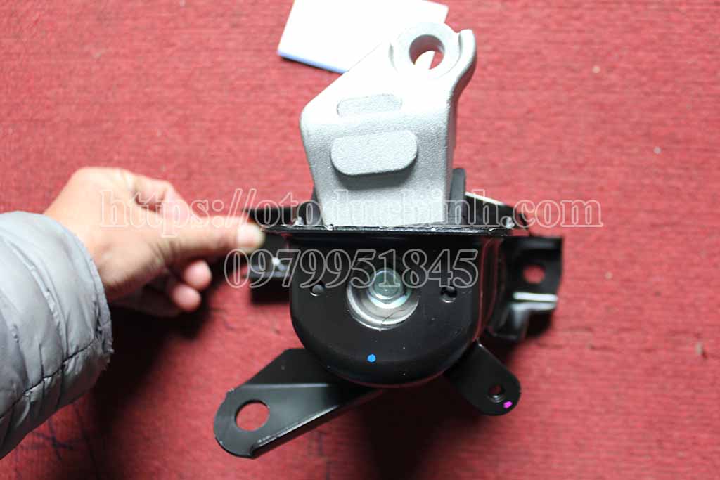 Chân đầu máy Toyota Altis máy 1ZZ 12305-0d130, 123050d130