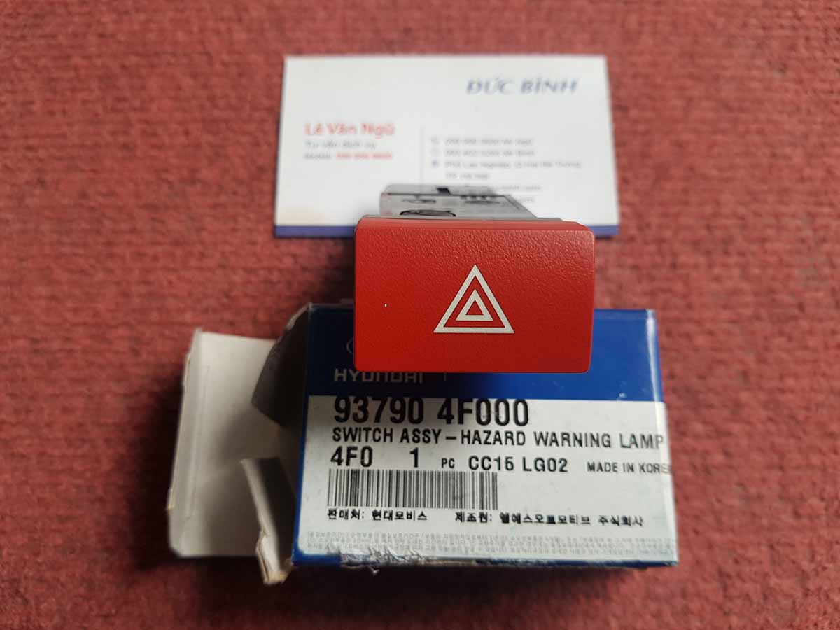 Công tắc đèn khẩn cấp Hyundai Porter 2 937904f000 93790-4f000