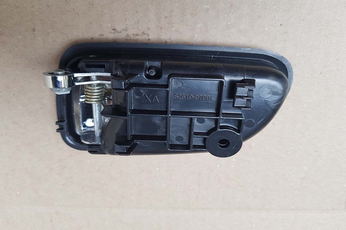 Tay mở cửa trong trước trái có mạ Kia Morning, Picanto 8261007010EQ