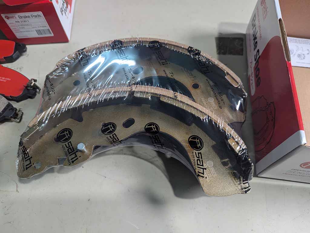 Guốc phanh sau Nissan Navara 2.5 2015-2022