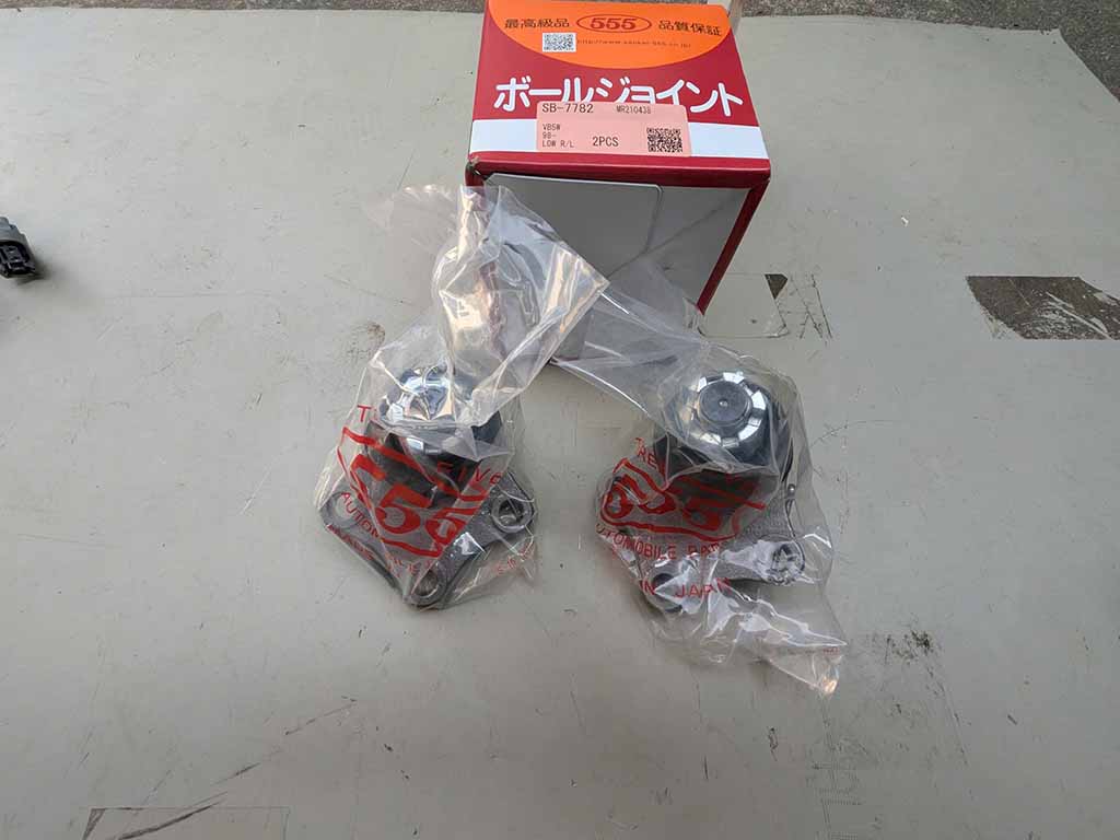 Rotuyn trụ đứng dưới Mitsubishi Jolie