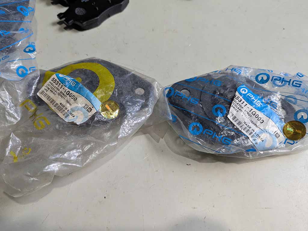 Bát bèo giảm xóc trước Hyundai Verna 06-11