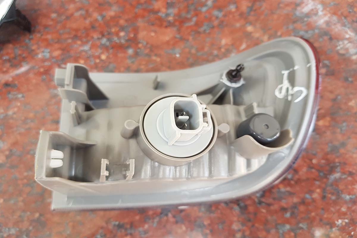 Đèn phản quang ( Đèn xi nhan lùi ) Mazda BT50 uc2b51250b