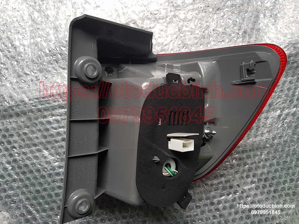Đèn hậu miếng ngoài Toyota Fortuner 2009-2011 815600K110 (LH)