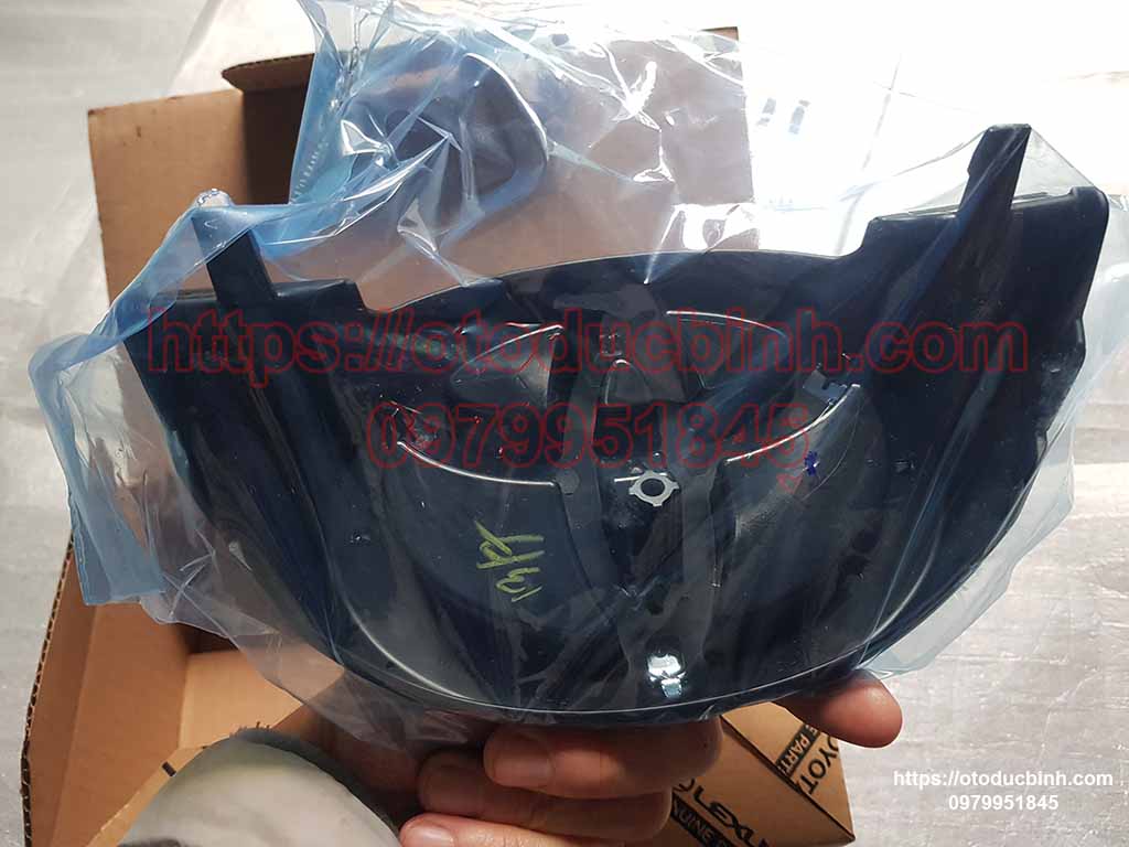 Logo liền đế mặt ca lăng Toyota Innova 2008-2012 753010k010