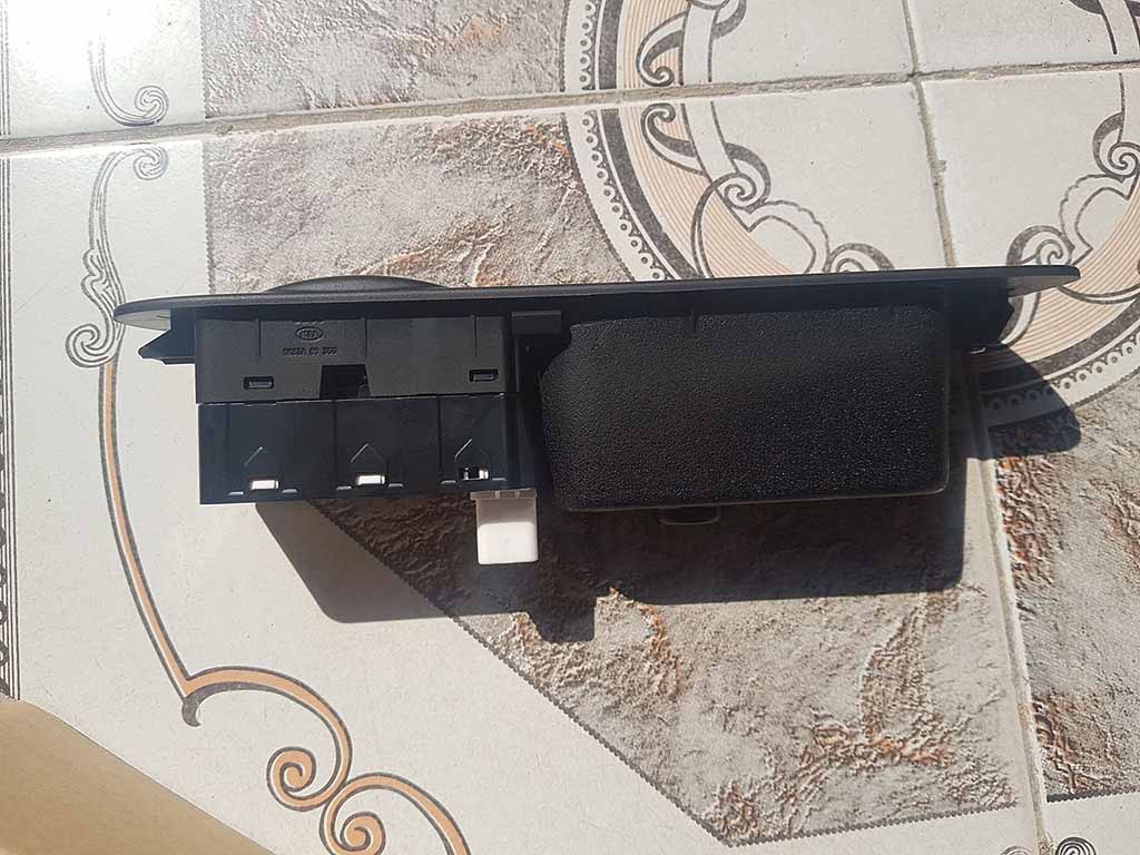 Công tắc nâng kính tổng K140, K165,K190, K2700, K3000 0k63c66350 1.4 tấn