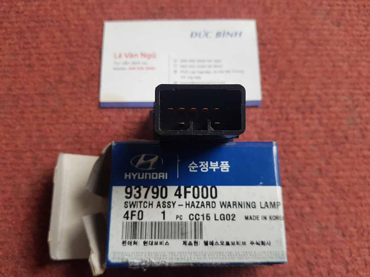 Công tắc đèn khẩn cấp Hyundai Porter 2 937904f000 93790-4f000