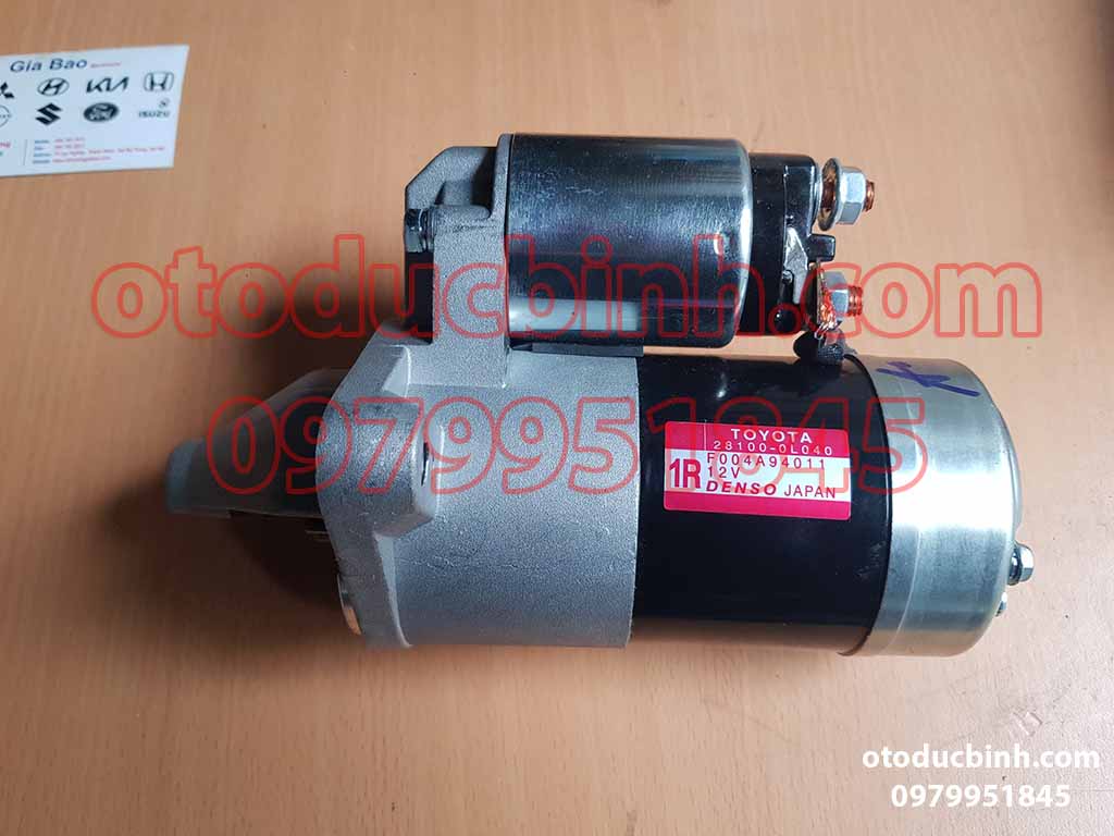 Củ đề Toyota Hiace đời tên lửa