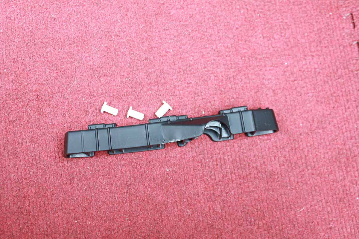 Phe cài cản trước Hyundai I10 86513b4000 86514b4000 ba đờ xốc