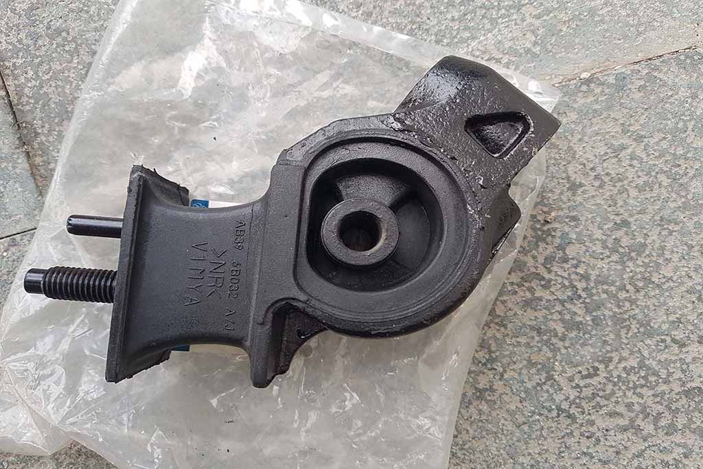 Chân máy Mazda BT BT50 ab396038mb  ab396b032mb