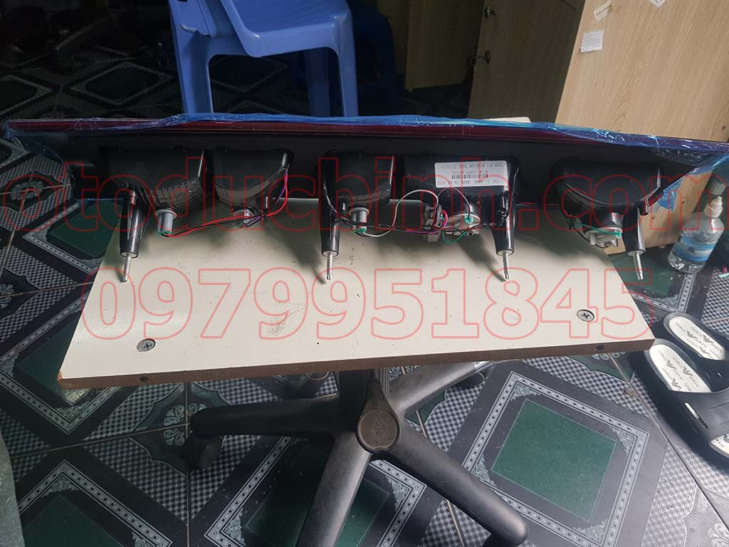 Đèn hậu Ford Transit 2012 - 2021 dc1913404ac dc1913405ac