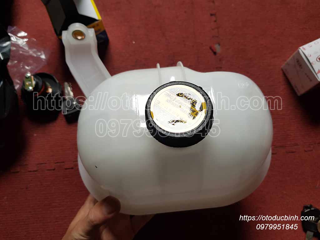 Bình nước phụ Toyota Hiace 1647075121 1647075121