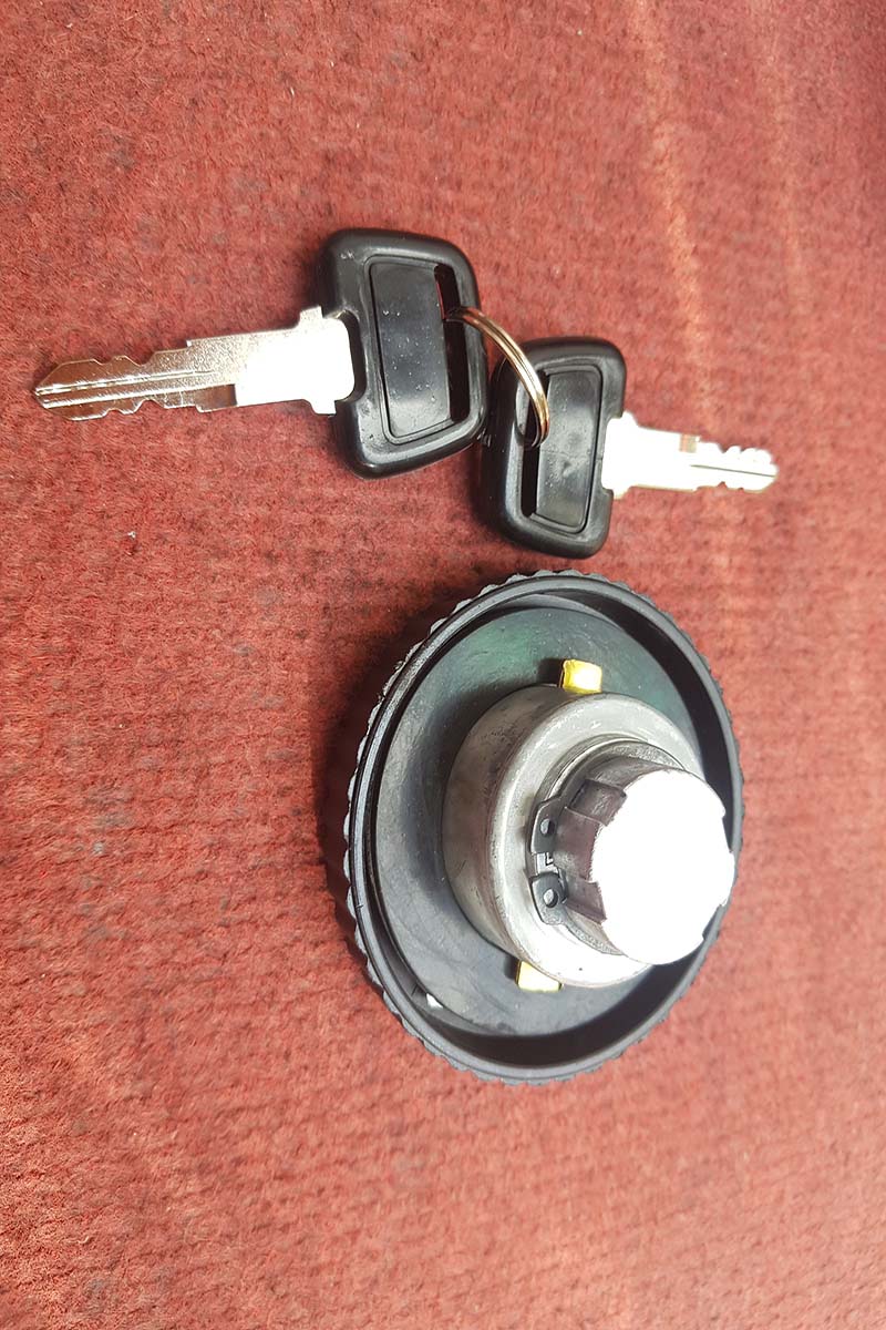 Nắp bình dầu KIA K165, K2700, K3000, Bongo 3 nkr71bjok